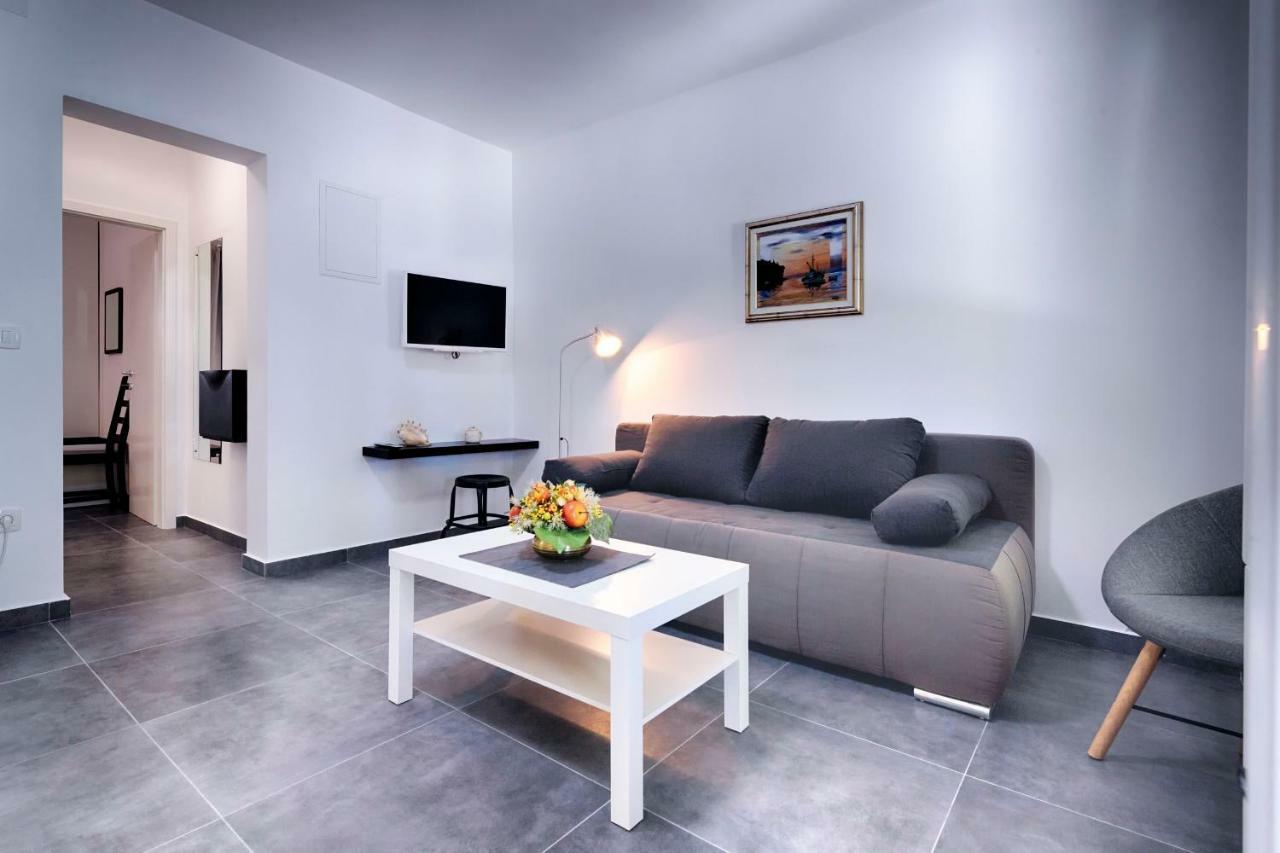 Apartmani Dule Komiža Exterior foto